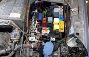 Предохранители и реле под капотом Mercedes W246